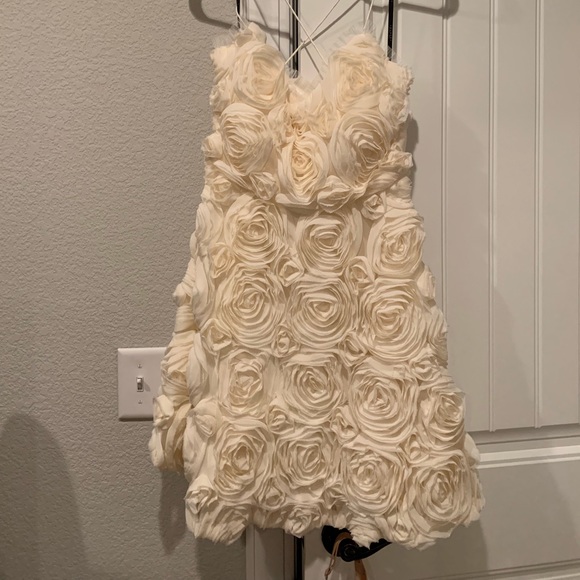 Dress - Picture 1 of 3